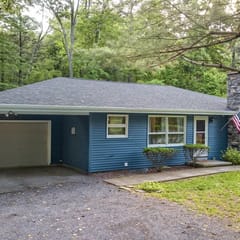 Camelback Rancher- One Acre & Pet friendly