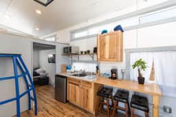 Tiny House Oscar - one block to Harrison