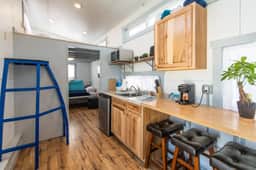 Tiny House Oscar - one block to Harrison
