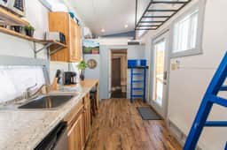 Tiny House Oscar - one block to Harrison