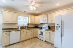 Near Siesta Key - single story pet friendly