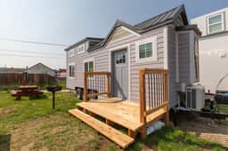 Tiny House Huckleberry - downtown & pet friendly