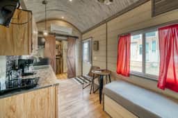 Tiny House Tabor - downtown & Pet Friendly