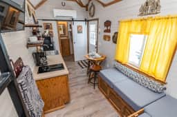 Tiny House Marshall- 1 block from Harrison