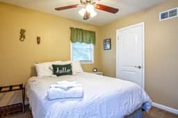 Cabin by the Creek with private creek access -