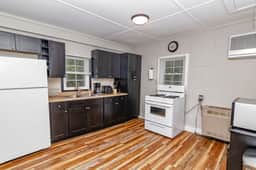 Camelback cottage - On One Acre and Pet Friendly