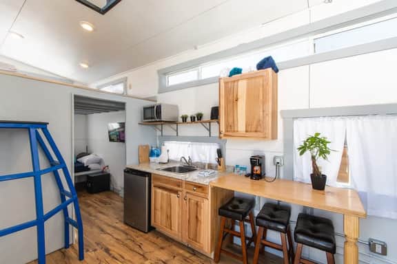 Tiny House Oscar - one block to Harrison