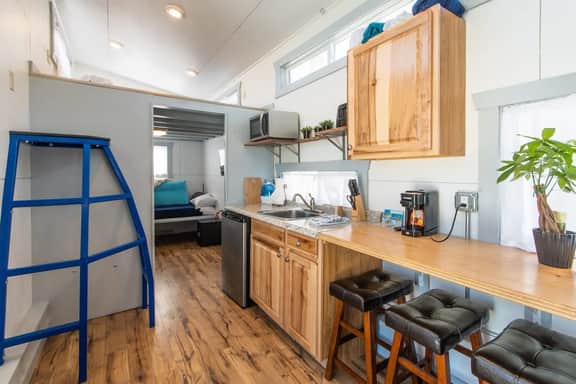 Tiny House Oscar - one block to Harrison