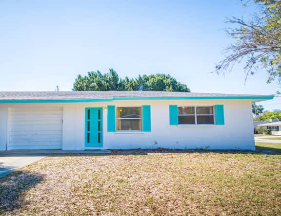 Near Siesta Key - single story pet friendly