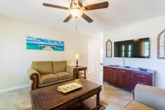 Near Siesta Key - single story pet friendly