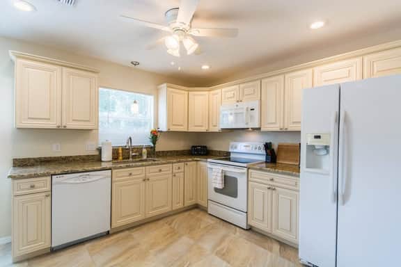 Near Siesta Key - single story pet friendly