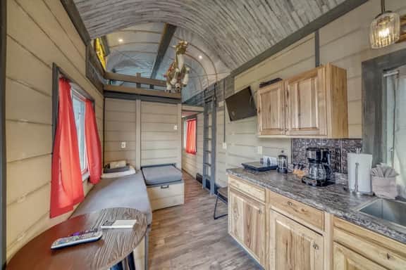 Tiny House Tabor - downtown & Pet Friendly