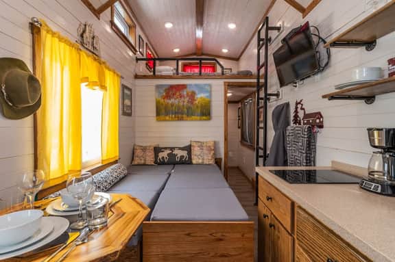 Tiny House Marshall- 1 block from Harrison - Image 2
