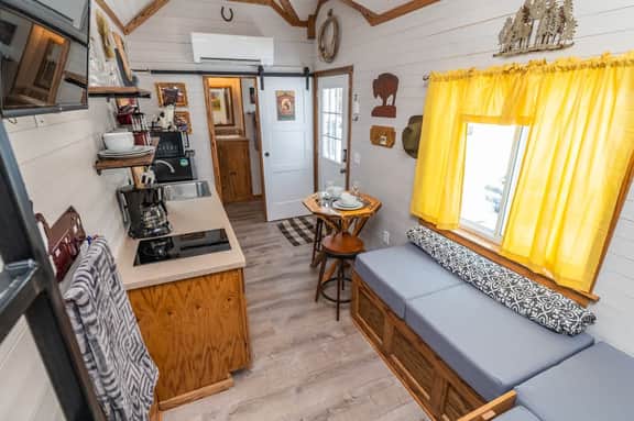 Tiny House Marshall- 1 block from Harrison