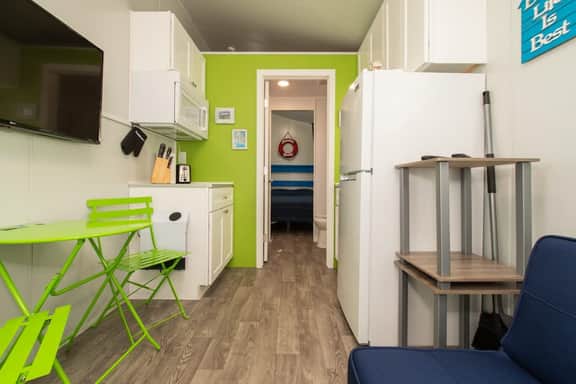 Tiny House Blue Lifeguard - pet friendly