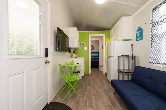 Tiny House Blue Lifeguard - pet friendly