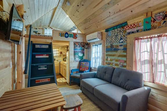 Cozy & rustic Tiny House in Downtown Leadville - Image 2