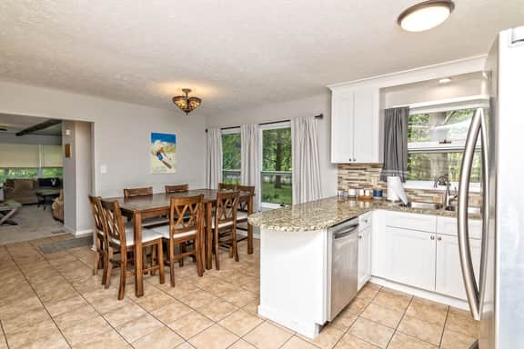 Camelback Rancher- One Acre & Pet friendly