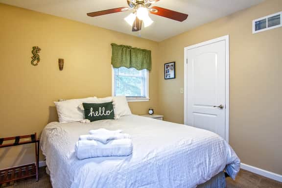 Cabin by the Creek with private creek access -