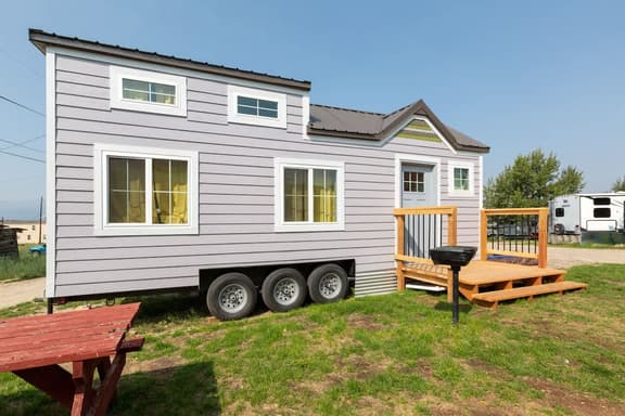 Tiny House Huckleberry - downtown & pet friendly