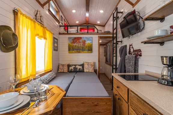 Tiny House Marshall- 1 block from Harrison