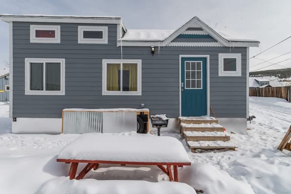 Tiny House Marshall- 1 block from Harrison - Image 1